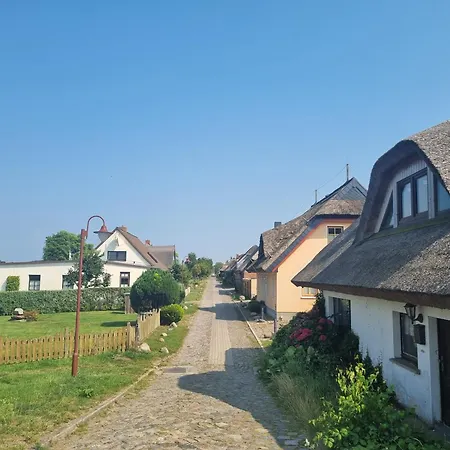 Feriehus Fischerhaus, Doppelhaushaelfte, Terrasse Und Garten, Lancken Granitz *