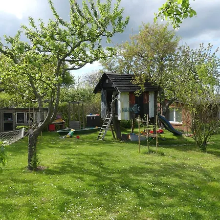 Feriehus Fischerhaus, Doppelhaushaelfte, Terrasse Und Garten, Lancken Granitz *